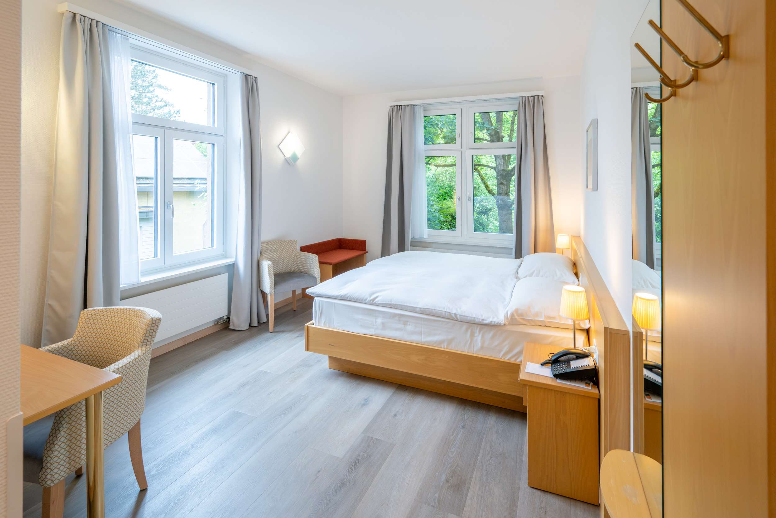 Doppelzimmer mit Blick in den Garten