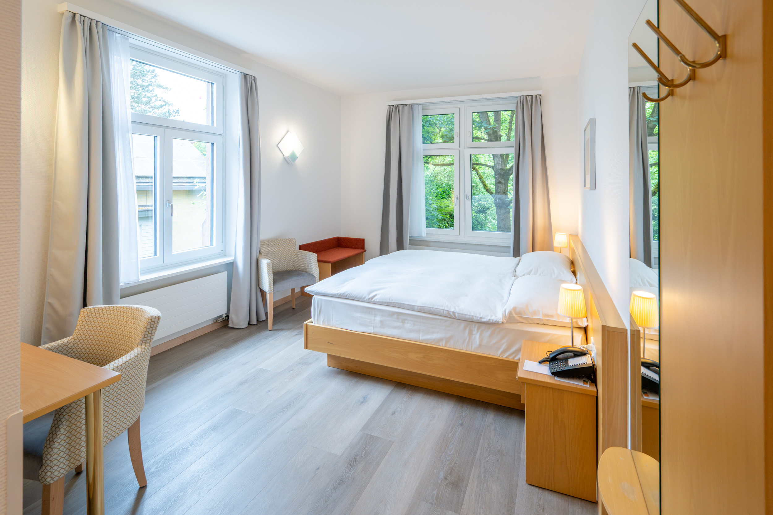 Doppelzimmer mit Blick in den Garten